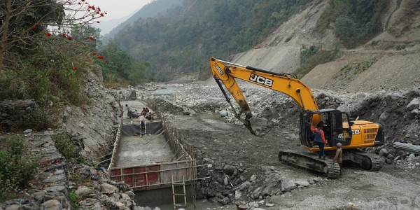 म्याग्दी र कालीगण्डकी नदीको कटान रोक्न ग्याबियन पर्खाल निर्माण हुदै