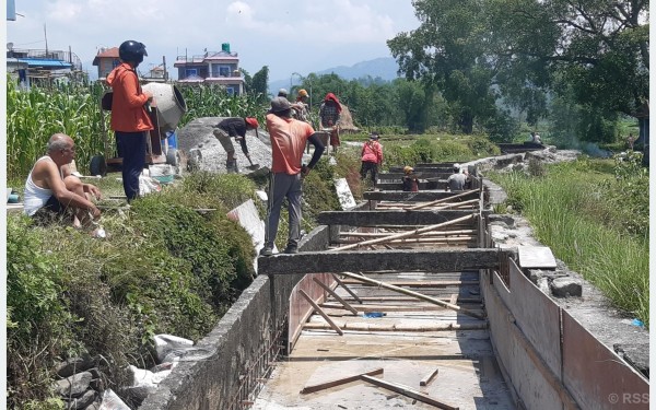 बेगनास सिँचाइ प्रणाली अन्तर्गतका शाखा नहर मर्मत गरिँदै