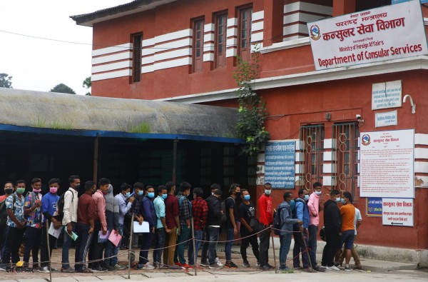 दैनिक एक हजार थान राहदानी उपलब्ध गराइने