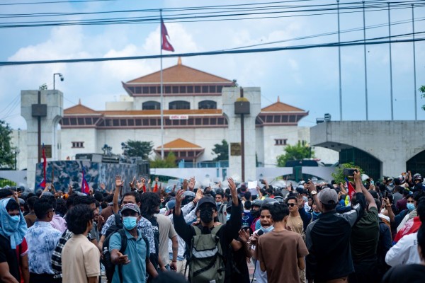 संघीय संसद भवनमा पनि छिरे जेनजीका प्रदर्शनकारी