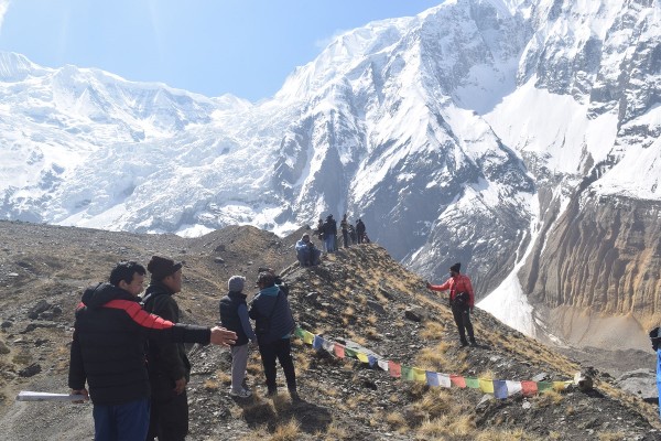 अन्नपूर्ण आधार शिविरमा पर्यटक खचाखच