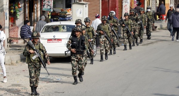 मोरङमा निषेधाज्ञापनि बढाइयो , टोलटोलमा सेनाको गस्ती