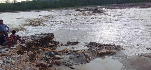 अविरल वर्षासगै लालबकैया नदीमा बाढीको जोखिम
