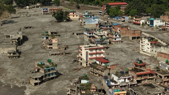 भोटेकोशी बाढी प्रभावित क्षेत्रमा ‘जेनेरेटर’ वितरण