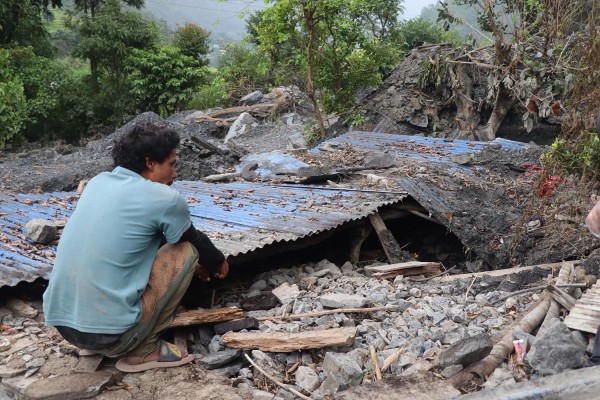 धान भित्र्याउने बेलाको खेत क्षणभरमै बगर बनेपछि...
