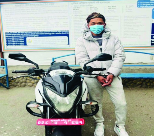 मोटरसाइकल चोरीमा संलग्न एकजना ट्राफिक प्रहरीको नियन्त्रणमा