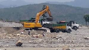 अवैध रुपमा गिट्टी बालुवा उत्खनन गर्नेलाई कारबाही गरिने