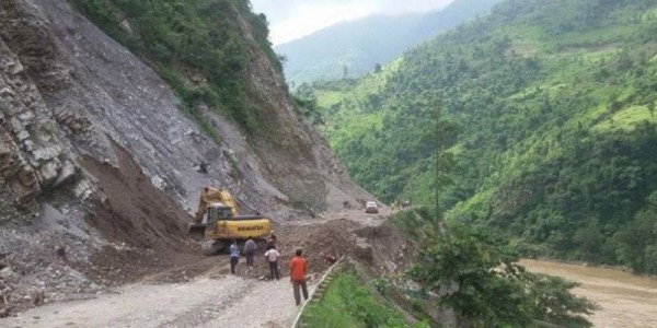 बेँसीसहर–चामे सडकमा राति सवारी सञ्चालनमा रोक