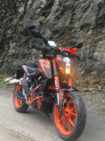 हराएका दुईपाङग्रे सवारी साधन खोजी गरी सम्बन्धित धनीलाई हस्तान्तरण
