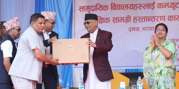 प्रधानमन्त्रीबाट तीन जिल्लाका १५ सामुदायिक विद्यालयलाई कम्प्युटर वितरण