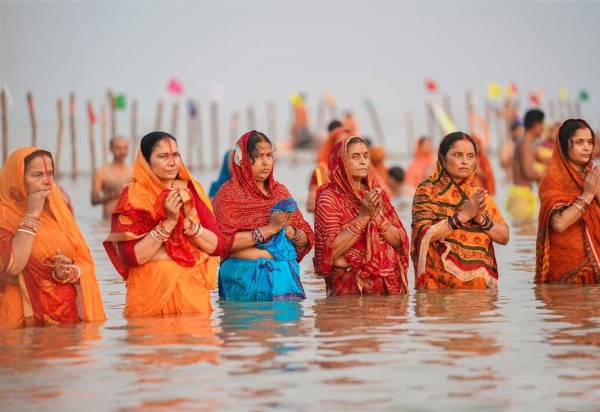 आज उदाउँदो सूर्यलाई अर्घ्य दिँदै चैती छठपर्व सम्पन्न