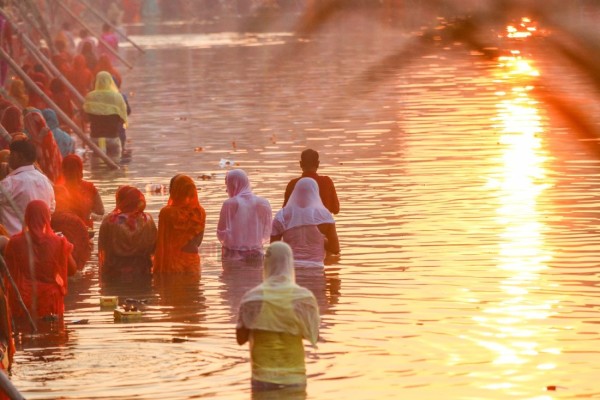 उदाउँदो सूर्यलाई अर्घ दिएर सकियो छठ