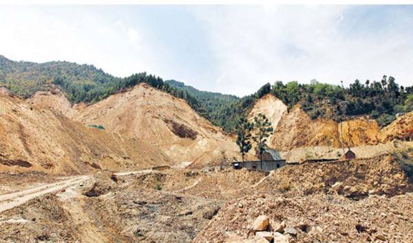 चुरे क्षेत्रको अवैध उत्खनन रोक्न अनुगमन