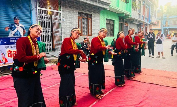 देउसी भैलोमार्फत मौलिक संस्कृतिको जगेर्ना गर्दै विद्यार्थी