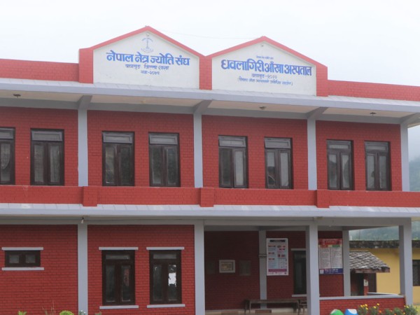 आँखा अस्पताललाई ८० लाख बढीको उपकरण सहयोग प्रदान