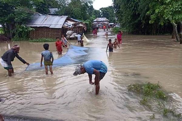 सुनसरीमा बाढीले सयौँ घर डुबानमा