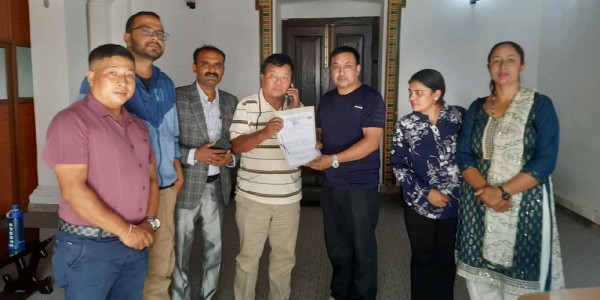 शिक्षामन्त्री समक्ष विद्यालय कर्मचारीको मागै माग, धेरै अपेक्षा नगर्न पुनको आग्रह
