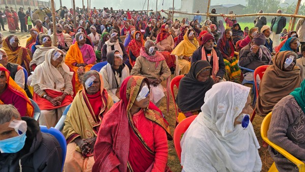आँखाको ज्योति फर्किएपछि वृद्धवृद्धाहरु खुसीले दंग