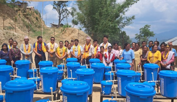 हलेसी नगरपालिकाद्धारा स्वच्छ पानी उपभोग गराउन ‘बायो स्याण्ड फिल्टर’ वितरण