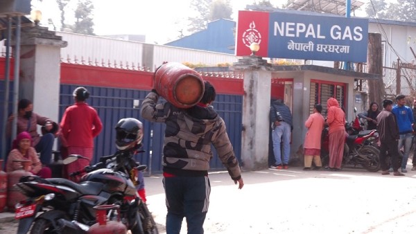 ग्यास र इन्धनको कृत्रिम अभाव सिर्जना गरे कारबाही गर्ने महानगरको चेतावनी