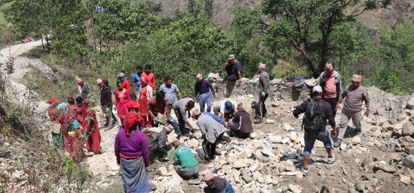 पर्यटकीयस्थल घोडेपानी जोड्ने सडक श्रमदानबाट मर्मत