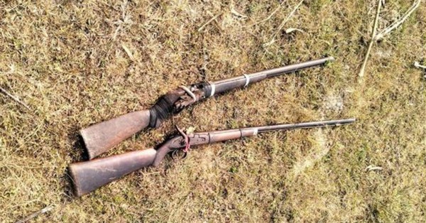 जङ्गलमा लुकाइराखेका दुई थान भरुवा बन्दुक फेला