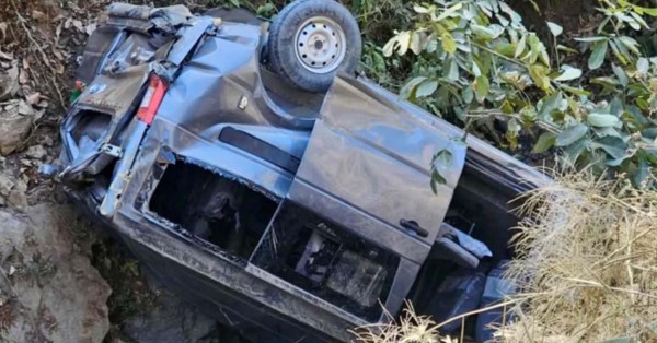 माइक्रोबस दुर्घटनामा १७ जना घाइते