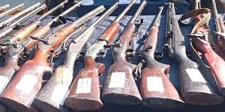 चितवनमा ११ वटा हतियार बुझाइयो