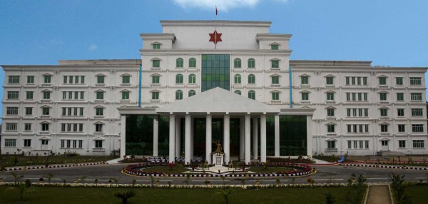 प्रधानसेनापतिद्वारा राष्ट्रनिर्माताको सालिकमा पुष्पहार अर्पण