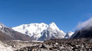 कञ्चनजङ्घा हिमाल हेर्न माईजोगमाईमा पर्यटक
