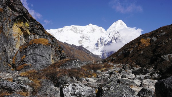 बर्सेनि बढ्दै कञ्चनजङ्घामा पर्यटक