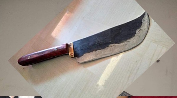 पत्नीको खुट्टा काटेर पति फरार