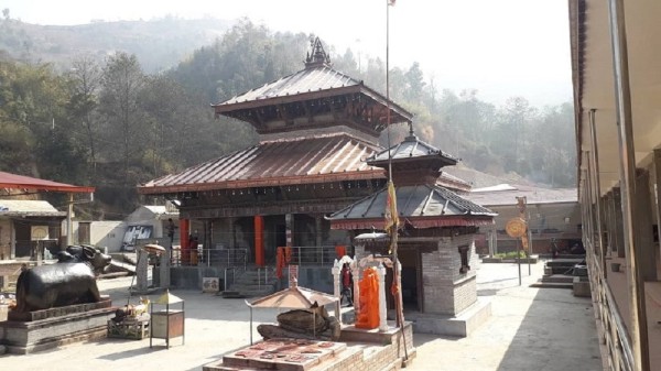 केदारनाथको शिर डोलेश्वर महादेव मन्दिरका चारै ढोका खुला