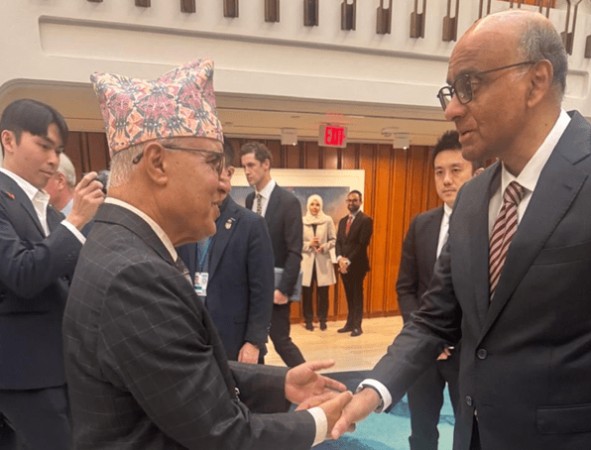 सिङ्गापुरका राष्ट्रपति थरमनसँग अर्थमन्त्री खनालको भेट