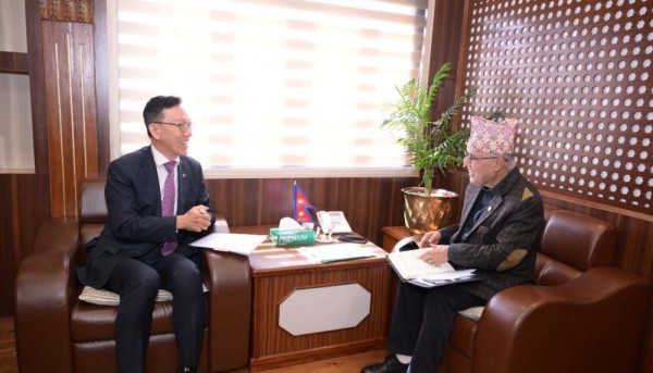 अर्थमन्त्री खनालसँग नेपालका लागि कोरियाका राजदूतको शिष्टाचार भेट