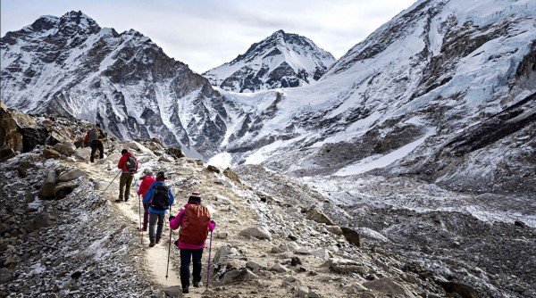 सगरमाथा आरोहणका लागि खुम्बु आइसफलको बाटो निर्माण सम्पन्न