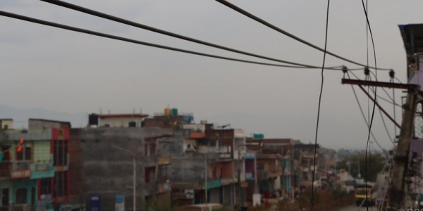 तुलसीपुर बजार क्षेत्रका विद्युत तार फेरियो