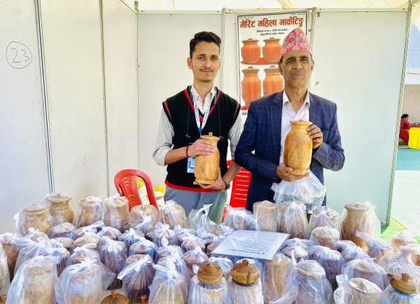 भारतीयको रोजाइमा नेपाली हस्तकला र विजयसालका भाँडा