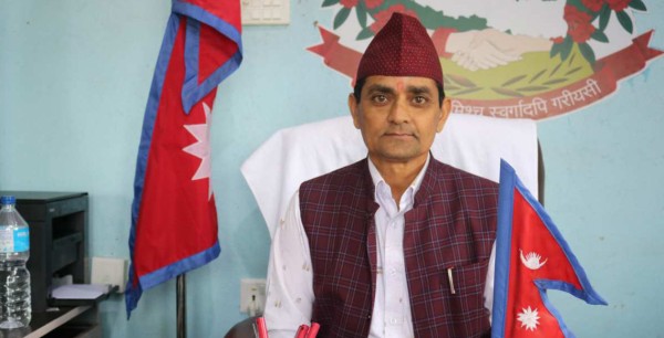 दुई वर्षीय छोरो च्यापी धानबारीमा लुकेर बचेँ : नगर प्रमुख रेग्मी