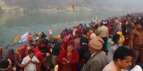 मकरस्नान गर्ने आउने भक्तजनलाई कालीगण्डकीमा निःशुल्क डुङ्गा