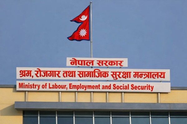 स्वास्थ्य परीक्षण शुल्कमा पुनरावलोकन गर्दै मन्त्रालय