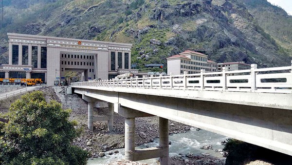 रसुवागढी नाकास्थित मितेरी पुल एक महिनामा बन्ने