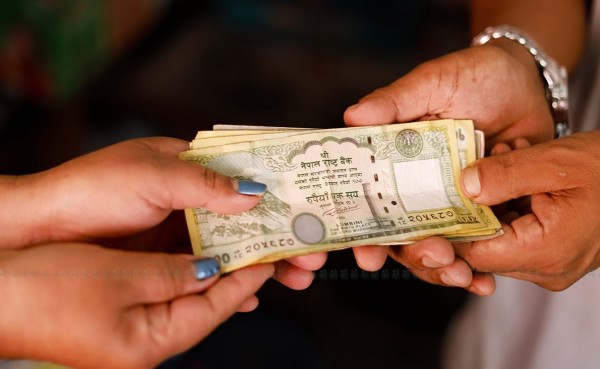 दसैँको दक्षिणालाई सिर्जनात्मक काममा सदुपयोग गर्दै बालबालिका