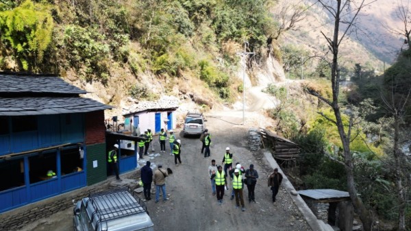 सडक पुगेसगै एक दिनको बाटो एक घण्टामा छोटियो