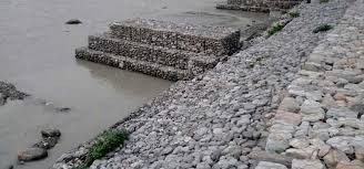 कञ्चनपुरको स्याली नदीका चार ठाउँमा तटबन्ध निर्माण गरिर्दै