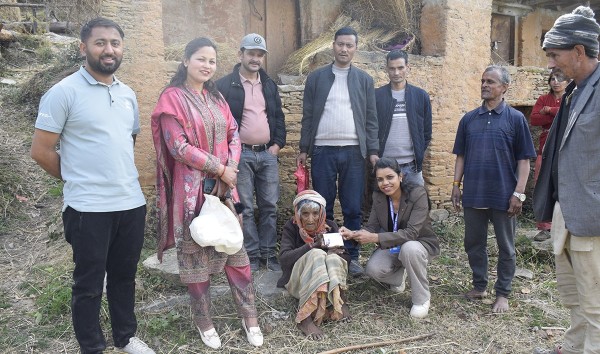 छयानब्बे वर्षमा नागरिकता प्राप्त गरेकी जाेशी अझै बारीमा काम गर्दै