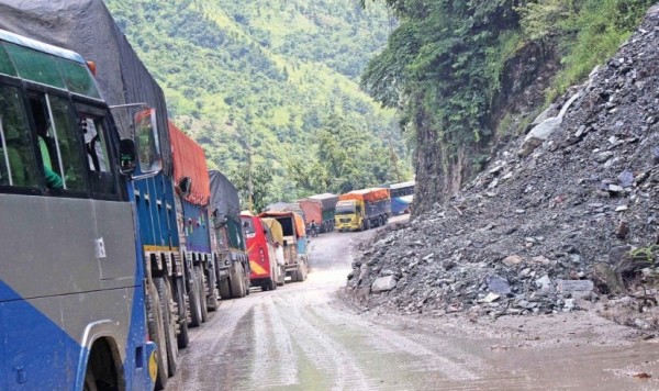 नारायणगढ–मुग्लिन सडक खण्डमा सहज रूपमा यातायात सञ्चालन