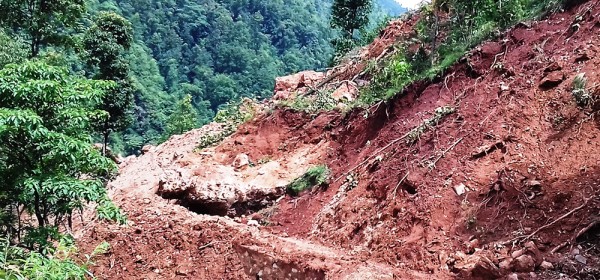 पहिरोले देउपुरको कोरुङ्गा गाउँ जोखिममा