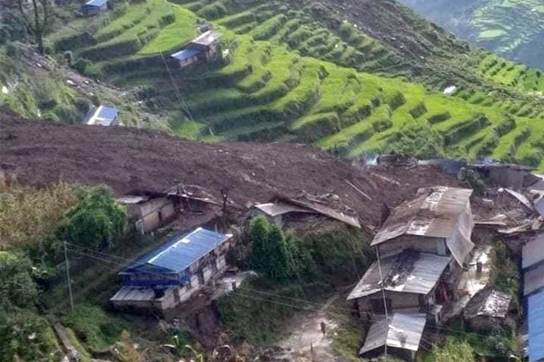 पहिरोबाट होक्मा गाउँका ६ घर उच्च जोखिममा