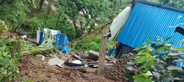 पहिरोले धरानमा एक घरमा क्षति, १२ घर उच्च जोखिममा